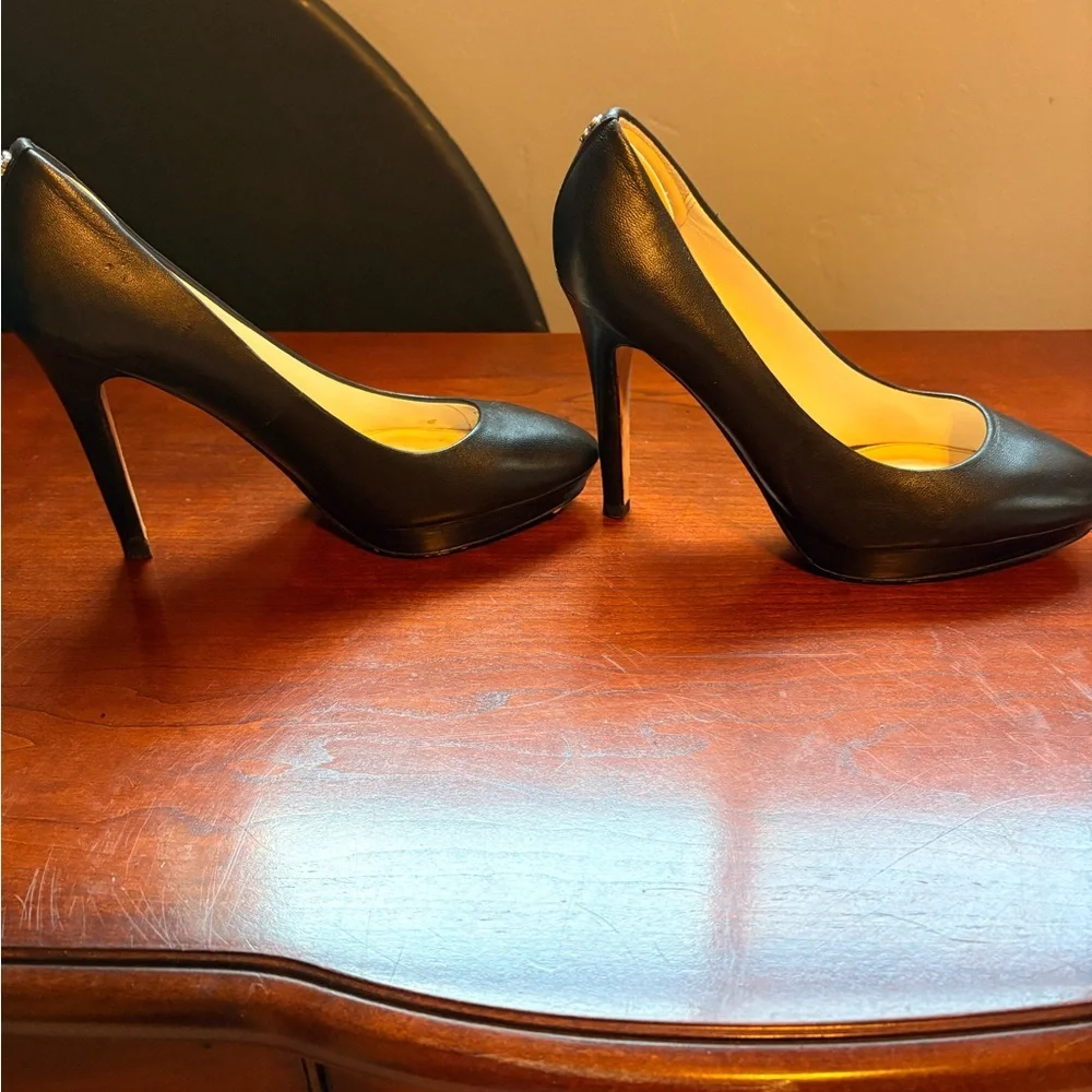 Coach pumps size 6.5 - Picture 4 of 7